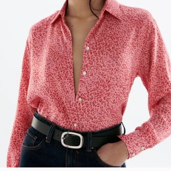 Zara Tops - 6 HR SALE ZARA pink ‘marbled’ satin blouse long sleeves flared button cuffs med